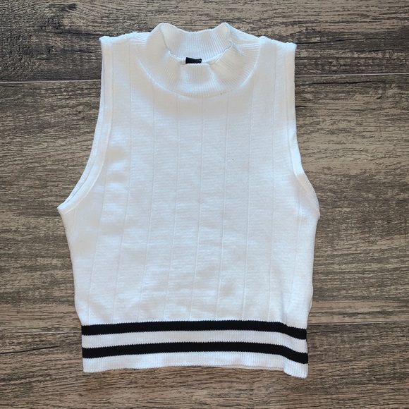 High Neck Crop Top - Picture 4 of 4